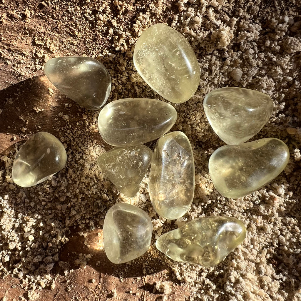 Tectita aurie, sticla desertului Libia piatra polisata, calitate AAA, druzy.ro, cristale