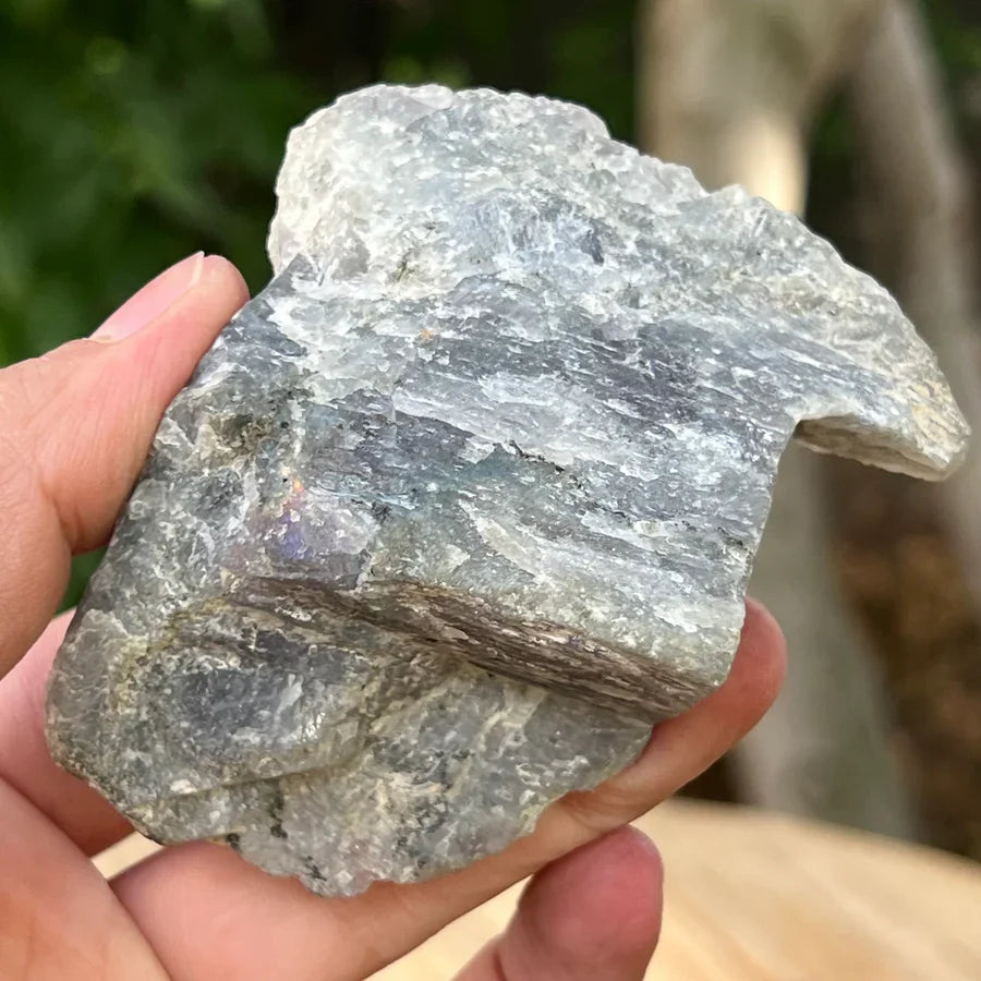Pietre semiprețioase gri – echilibru, eleganță și protecție – DRUZY
