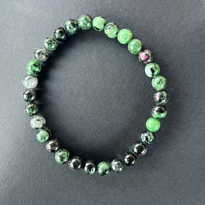 Brățară din Zoisit natural – mărgele verzi, cristal al regenerării, echilibrului interior și reconectării cu energia naturii