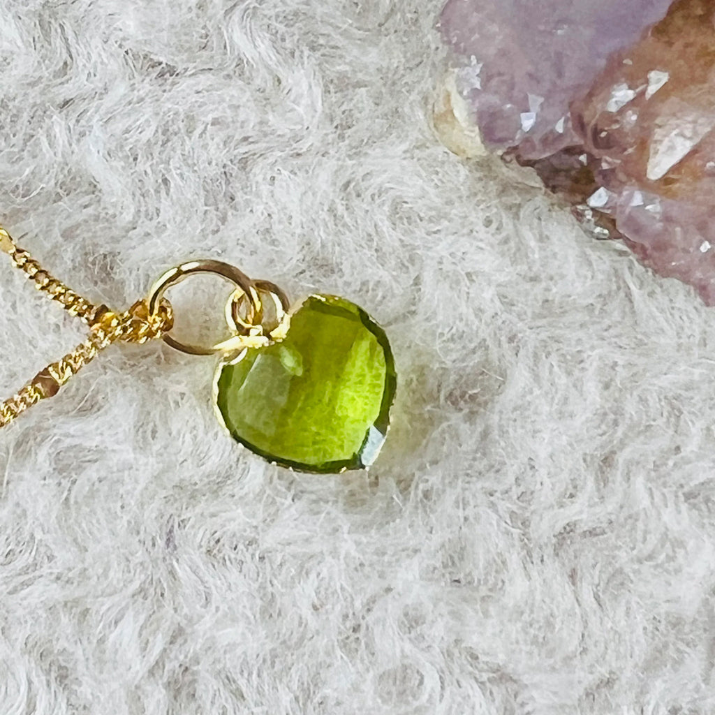 Peridot: cristalul iubirii și a sperantei, 200 de tipuri de minerale, DRUZY.RO