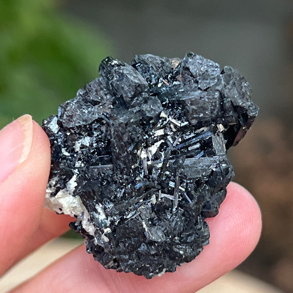 Cluster turmalina neagra cu vermiculita din Erongo m12, pietre semipretioase - druzy.ro 1 