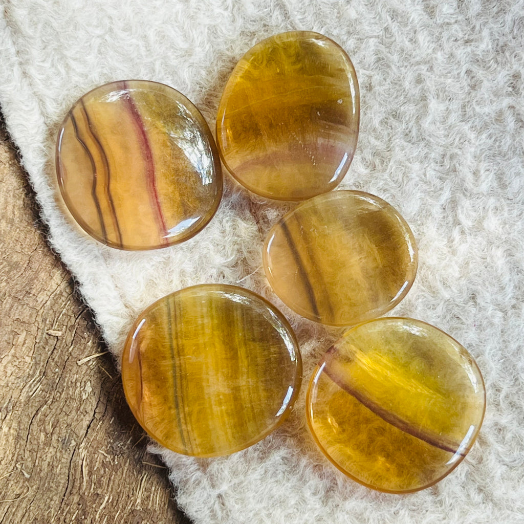 Fluorit galben palmstone 4-5 cm, druzy.ro, pietre semipretioase 3
