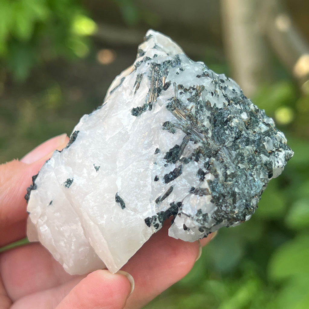 Turmalină neagră cu piatra lunii | Model 8, pietre semipretioase - druzy.ro 3 