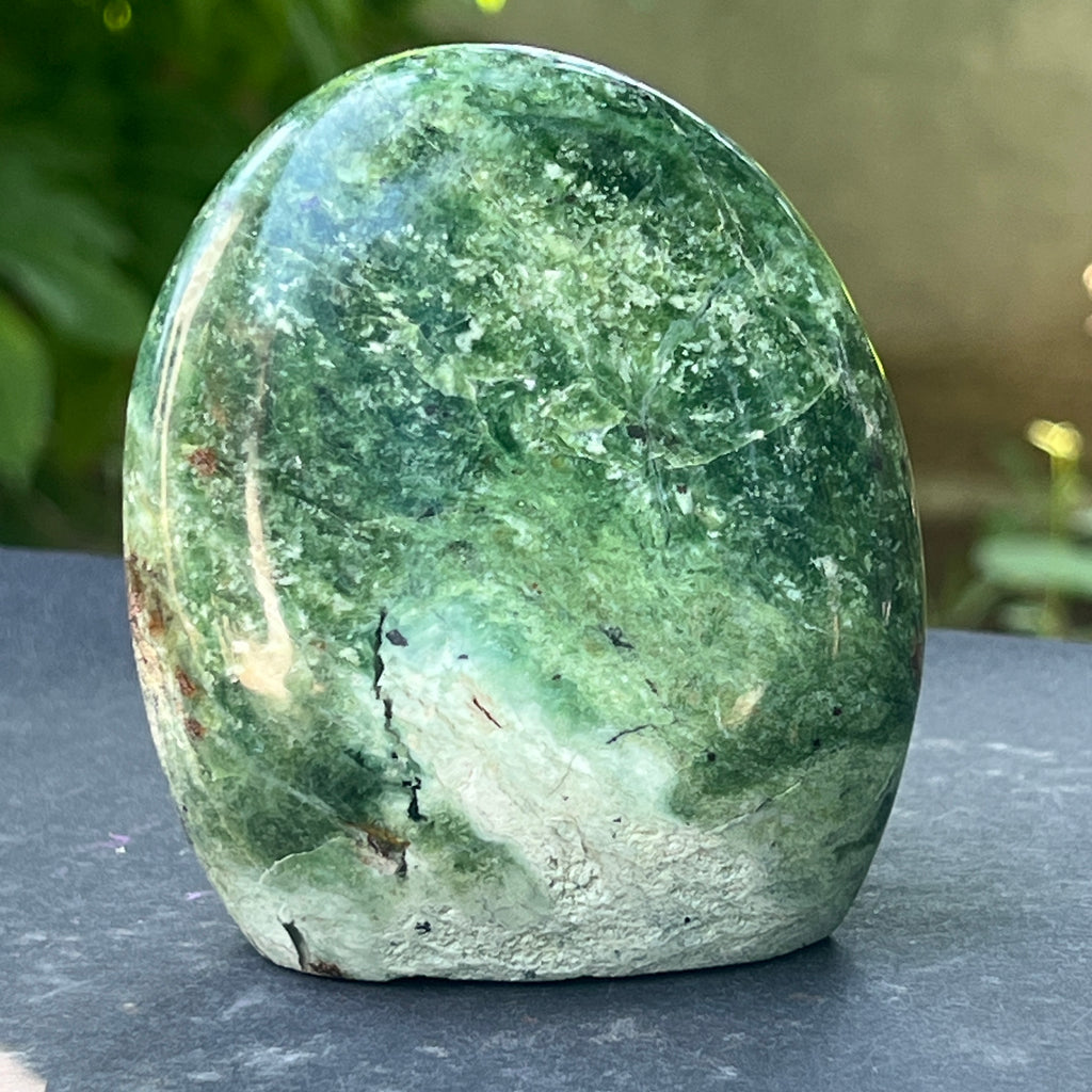 Sculptura crisopraz forma libera | Model L1, pietre semipretioase - druzy.ro 1 