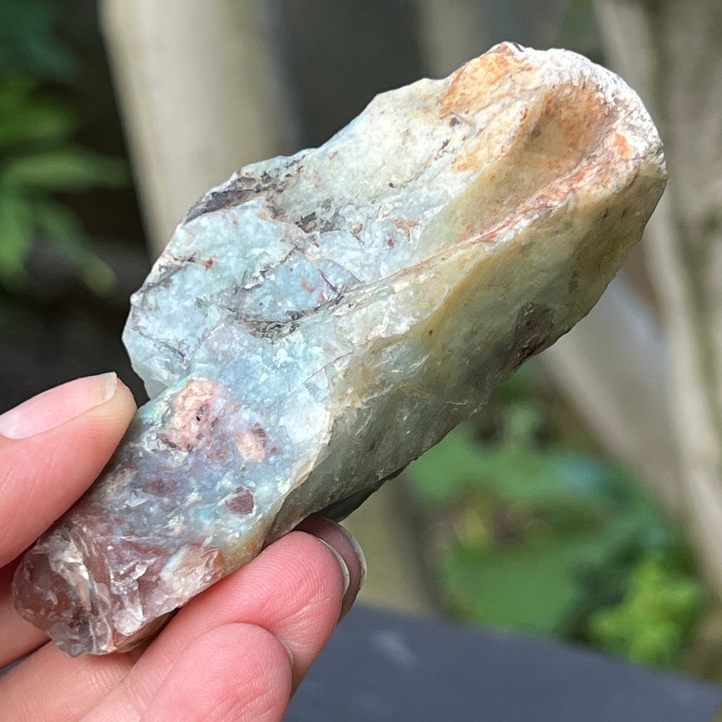Piatra bruta polista pe o fata de calcedonie cu crom albastru-verzuie din Zimbabwe | Model 2, pietre semipretioase - druzy.ro 2 
