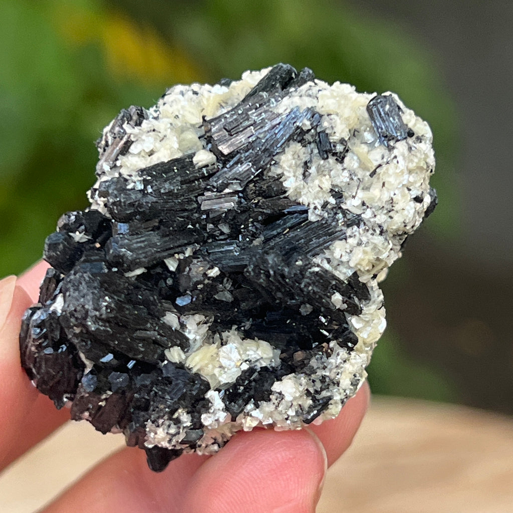 Cluster turmalina neagra cu vermiculita din Erongo m19, pietre semipretioase - druzy.ro 3 