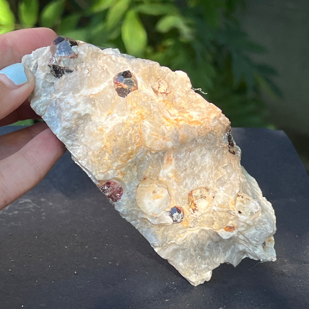 Cluster granat rosu almandin in matrice – specimen brut | Model 2, pietre semipretioase - druzy.ro 4 