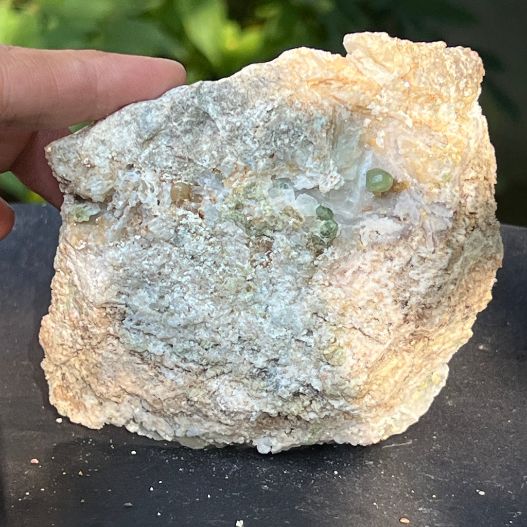 Cluster granat verde Demantoid pe matrice – specimen brut din Erongo, Namibia | Model 6, pietre semipretioase - druzy.ro 2 