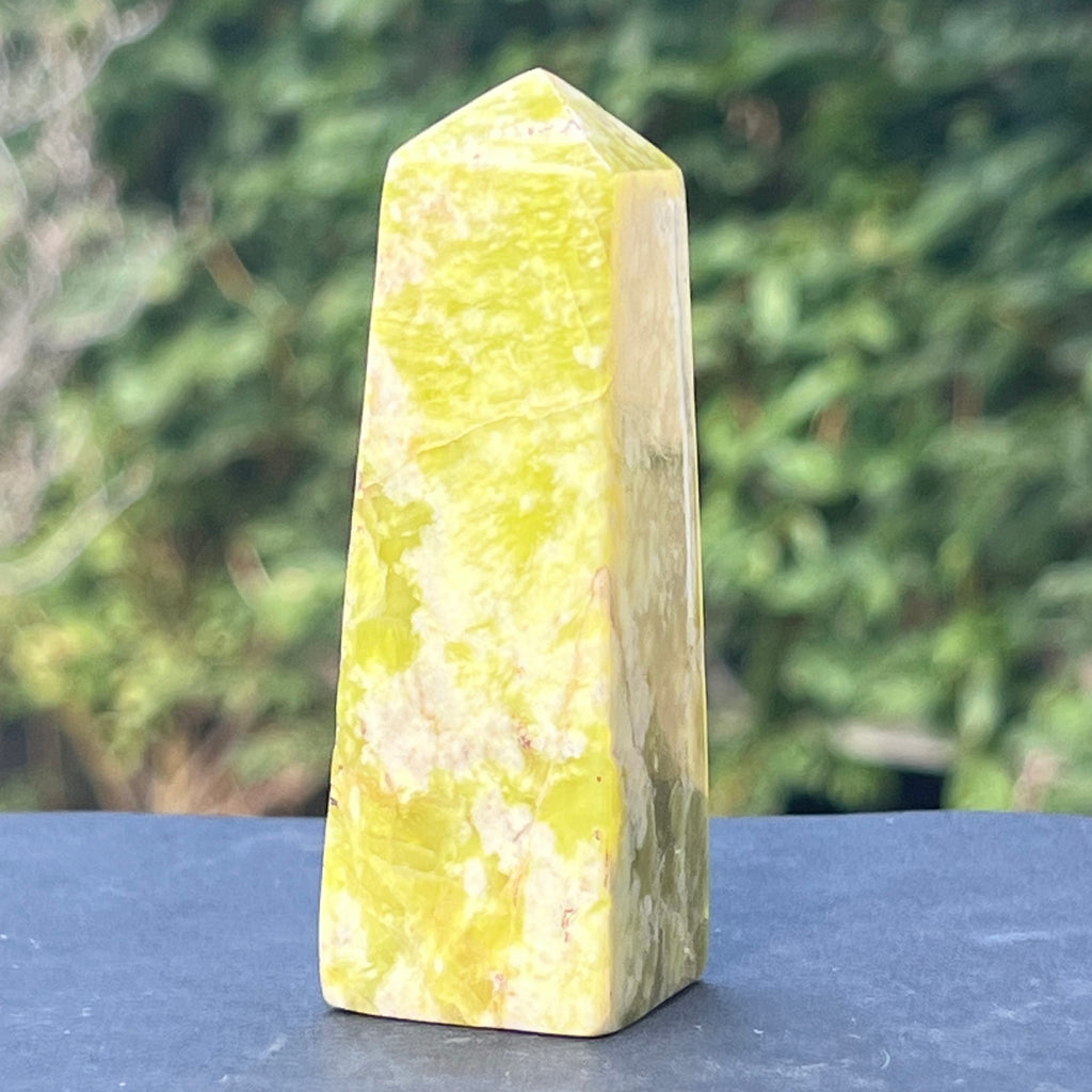 Turn/obelisc serpentin galben 8.5 cm model 4, druzy.ro, cristale 3