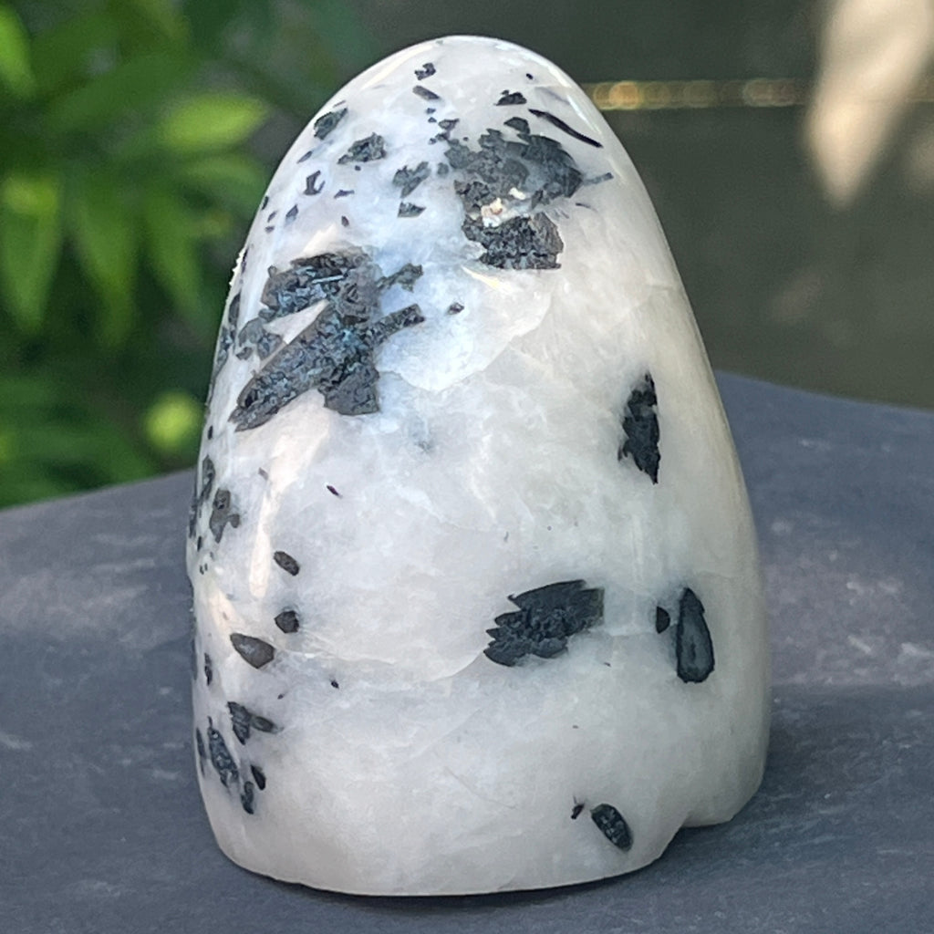 Sculptura turmalină neagră cu piatra lunii forma libera | Model 1, pietre semipretioase - druzy.ro 2 