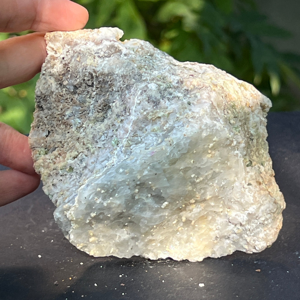 Cluster granat verde Demantoid pe matrice – specimen brut din Erongo, Namibia | Model 6, pietre semipretioase - druzy.ro 3 