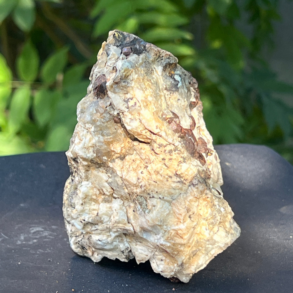 Cluster granat rosu almandin in matrice – specimen brut | Model 1, pietre semipretioase - druzy.ro 3 