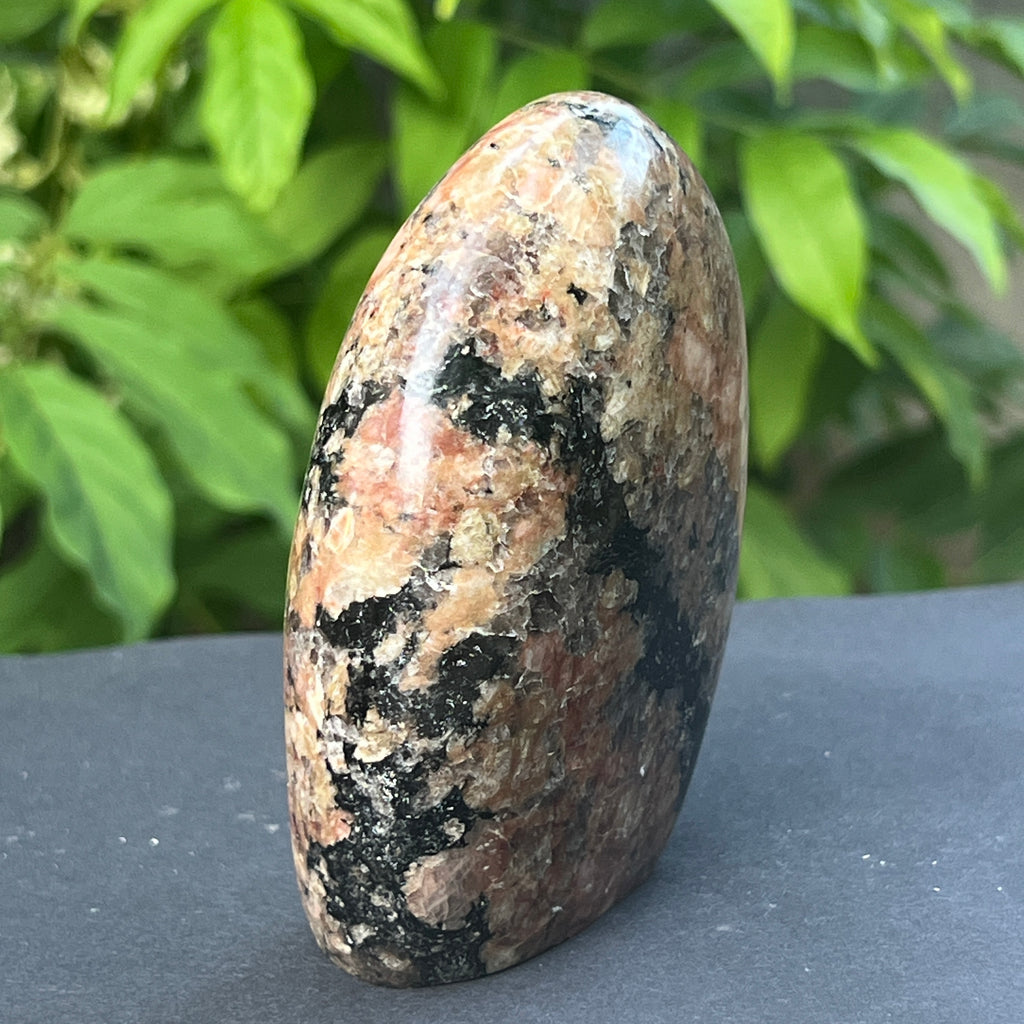 Feldspat cu incluziuni de turmalină m1, pietre semipretioase - druzy.ro 2 