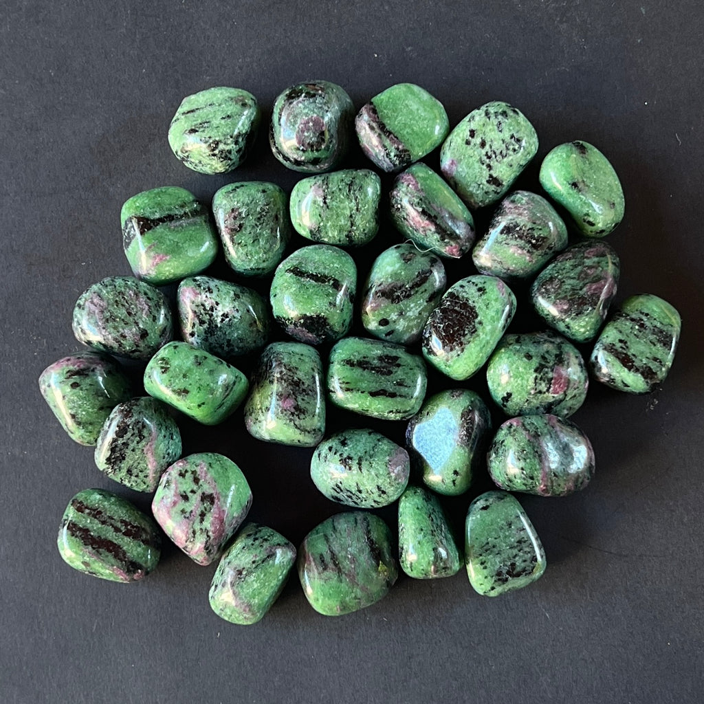 Rubin in zoisit piatra rulata, pietre semipretioase - druzy.ro 2 