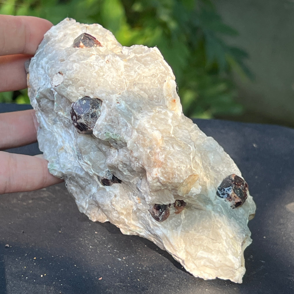 Cluster granat rosu almandin in matrice – specimen brut | Model 2, pietre semipretioase - druzy.ro 3 
