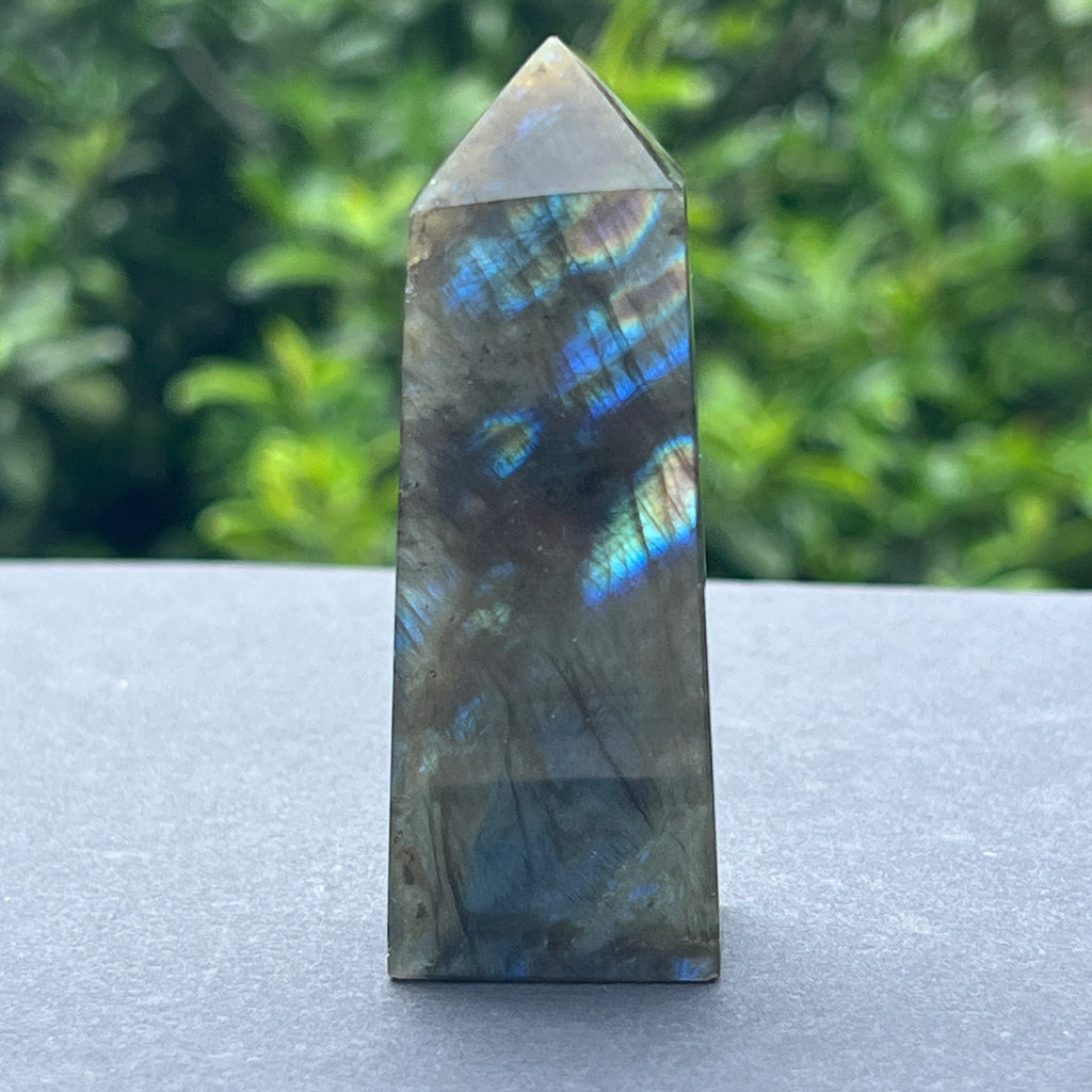 Obelisc labradorit m4, pietre semipretioase - druzy.ro 1 