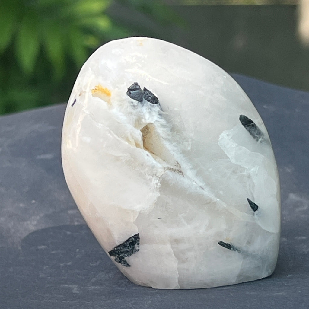 Sculptura turmalină neagră cu piatra lunii forma libera | Model 3, pietre semipretioase - druzy.ro 1 