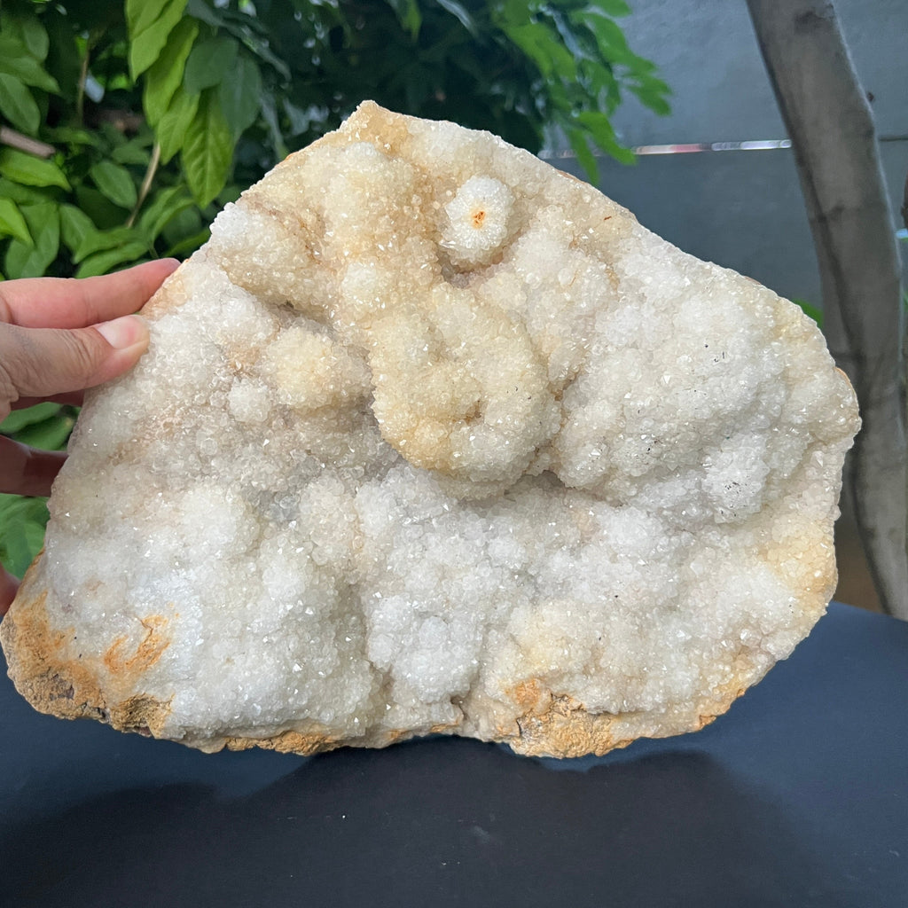 Cuarț botrioidal cu suprafață druzy – sculptură naturală în alb perlat -model 2, pietre semipretioase - druzy.ro 1 