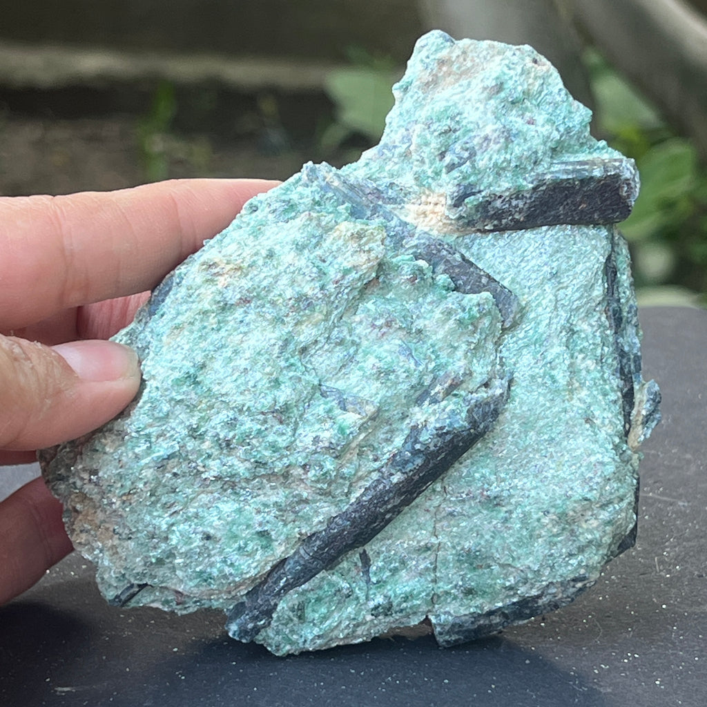 Kianit albastru (cianit) in fucsit piatra bruta | Model 12, pietre semipretioase - druzy.ro 2 