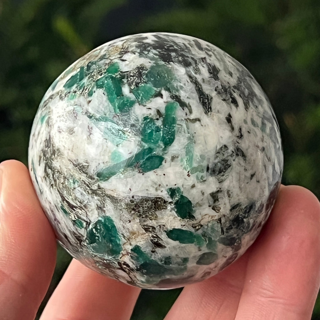 Sfera smarald in matrice model 2, pietre semipretioase - druzy.ro 2 