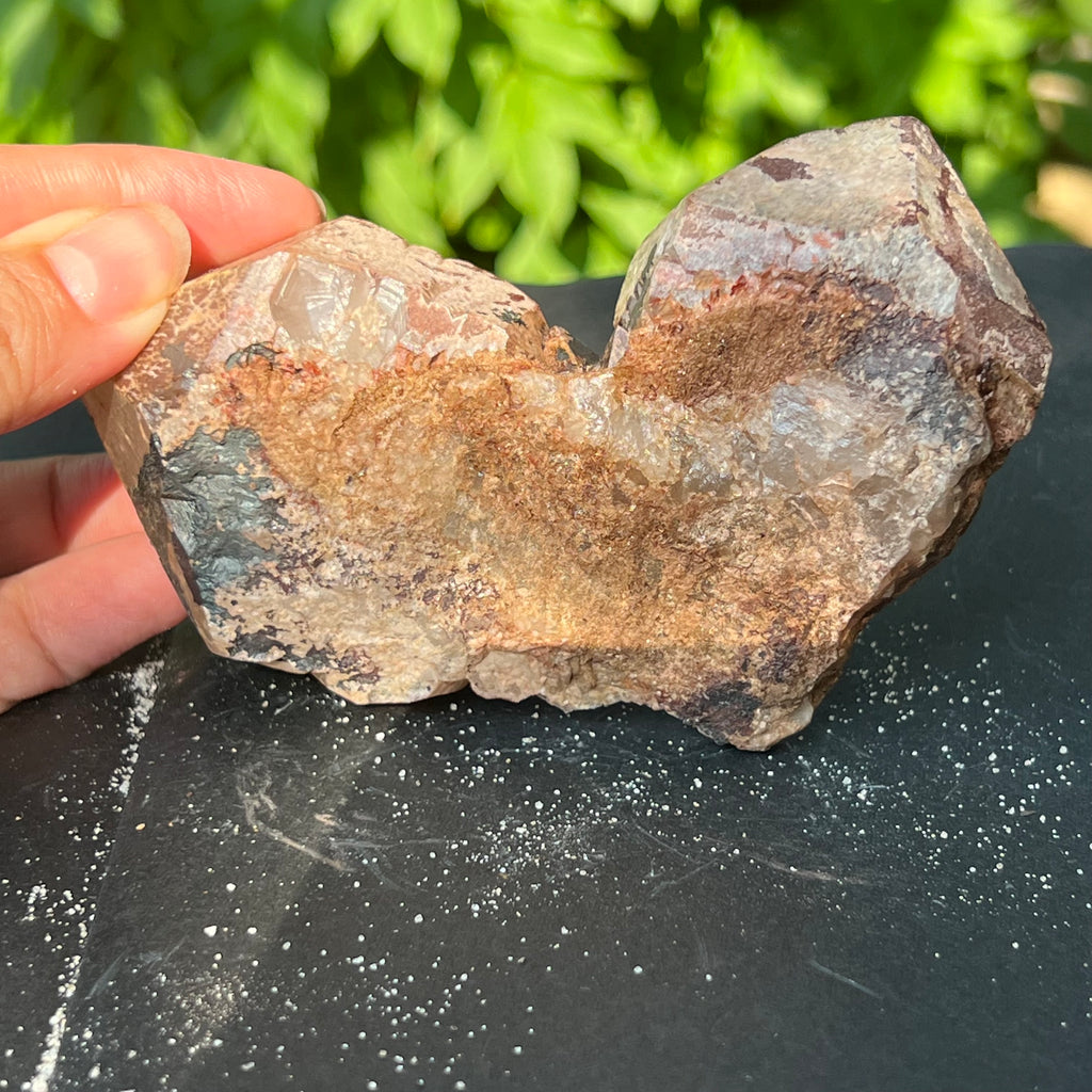 Cluster cuart Blacknit cu goetita si hematit model 4a/6 din Madagascar, pietre semipretioase - druzy.ro 3