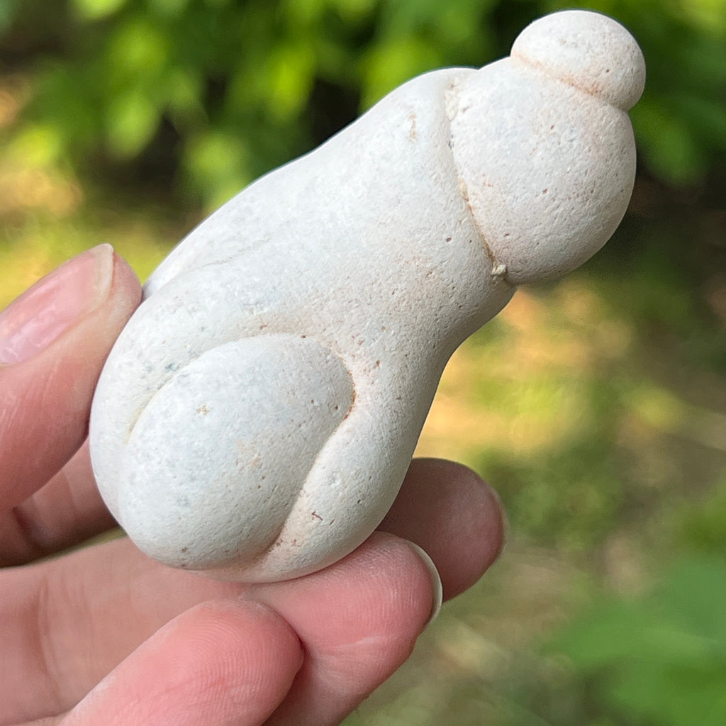 Piatra Zânelor – Menalit natural | Feminitate sacră & energia zeiței Venus | Model 10, pietre semipretioase - druzy.ro 3 