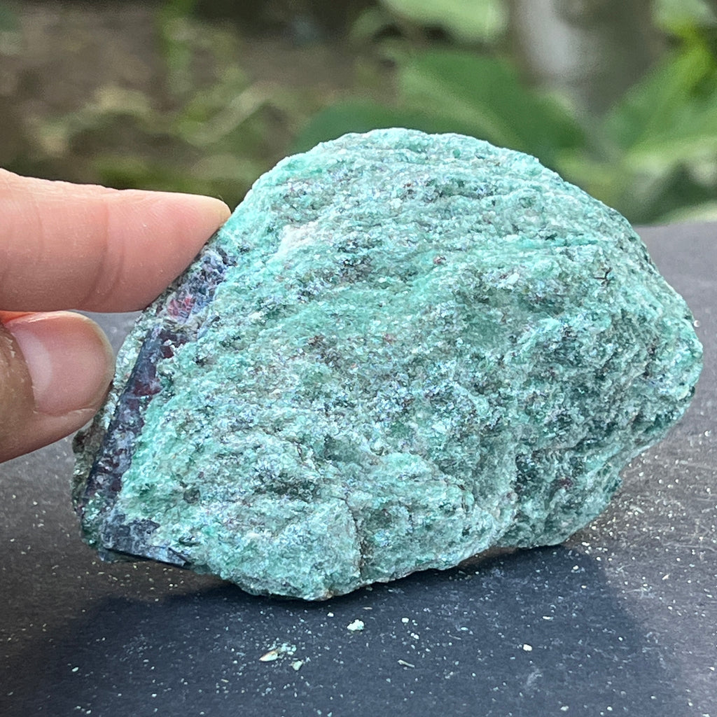 Kianit albastru (cianit) in fucsit piatra bruta | Model 13, pietre semipretioase - druzy.ro 2 