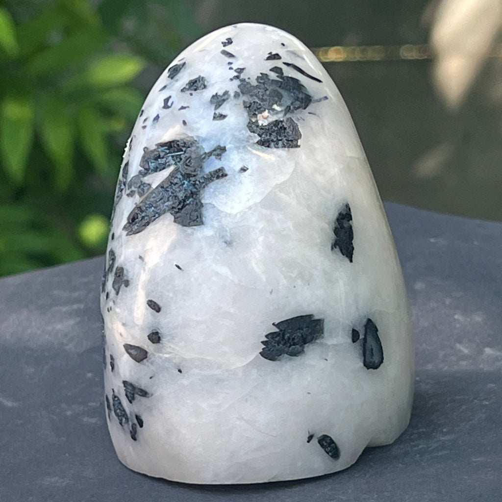 Sculptura turmalină neagră cu piatra lunii forma libera | Model 1, pietre semipretioase - druzy.ro 3 