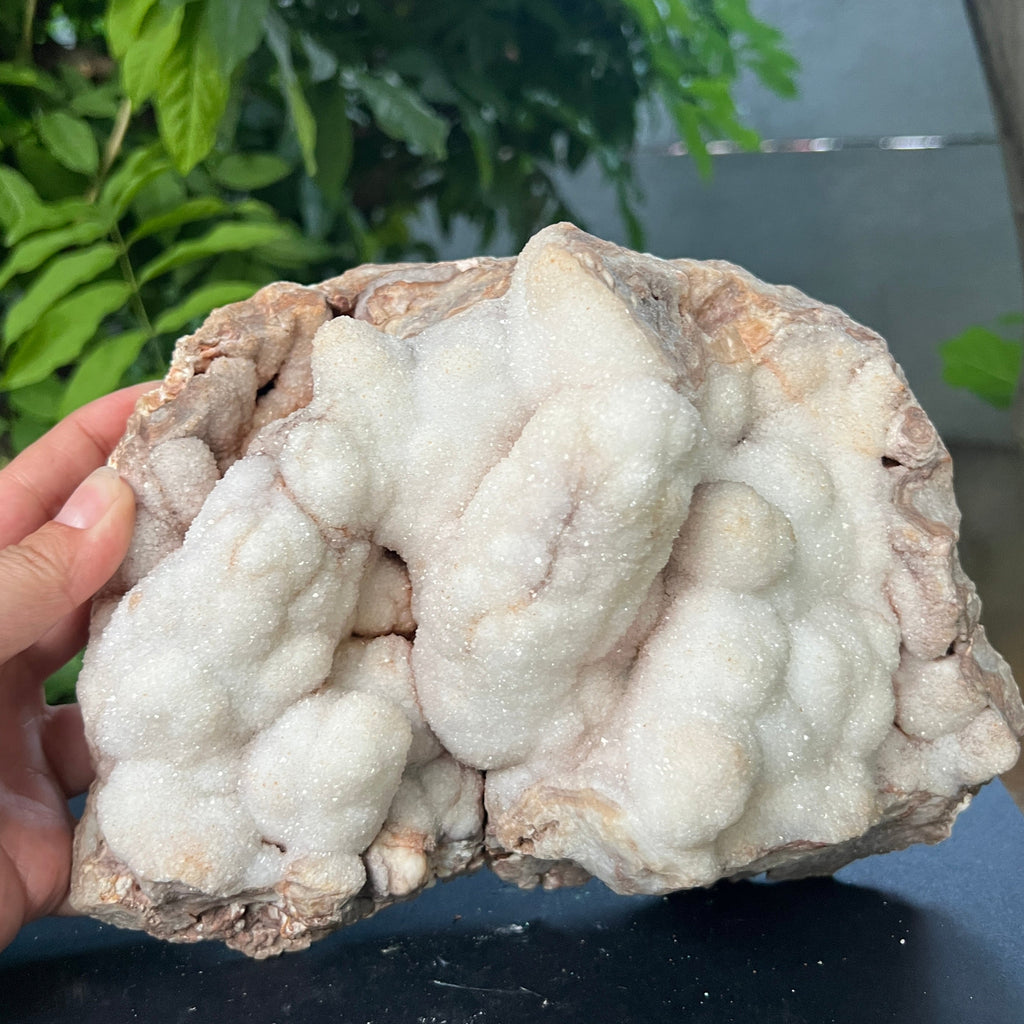 Cuarț botrioidal cu suprafață druzy – sculptură naturală în alb perlat -model 1, pietre semipretioase - druzy.ro 1 
