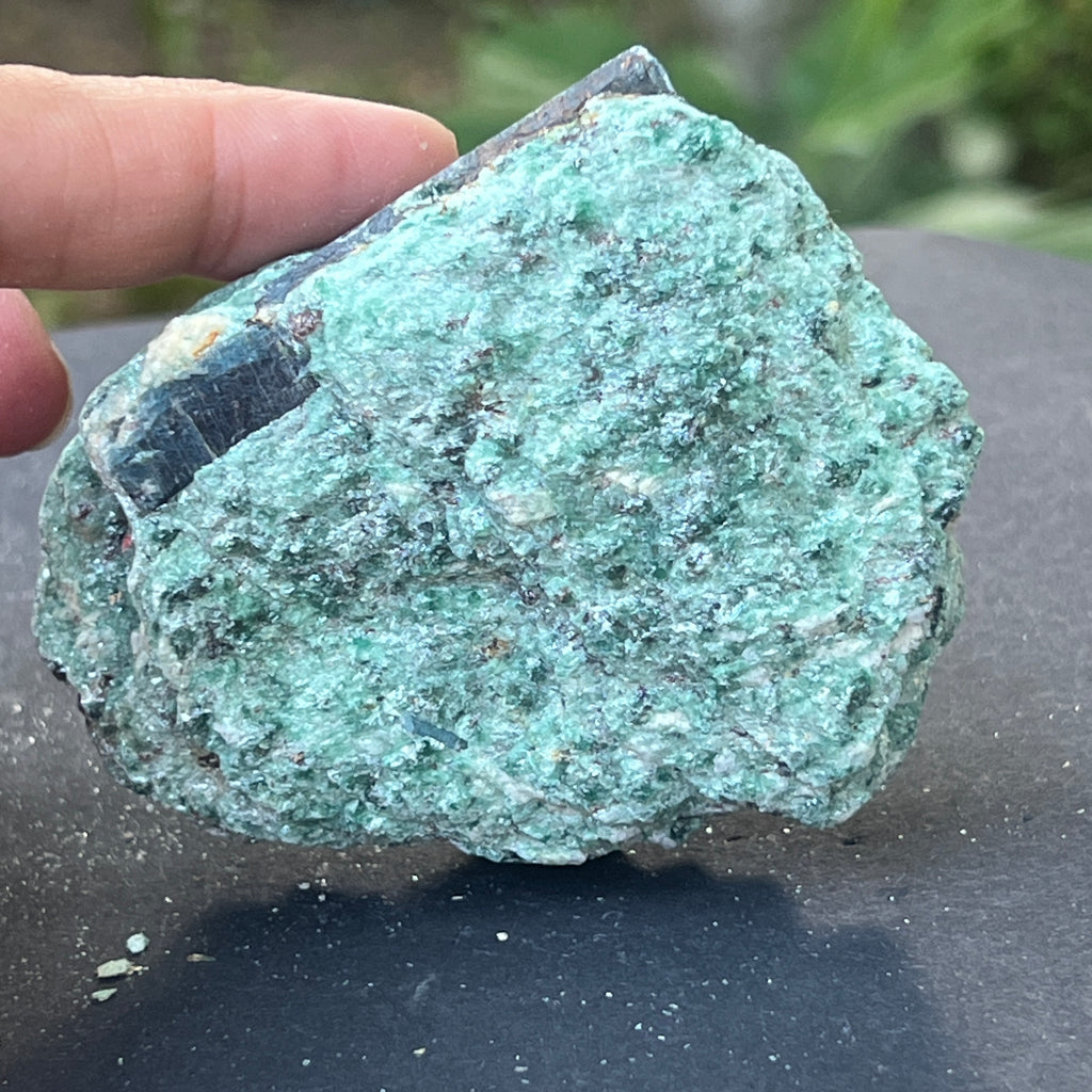 Kianit albastru (cianit) in fucsit piatra bruta | Model 10, pietre semipretioase - druzy.ro 2 