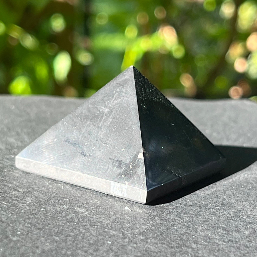 Piramida shungit polisat 6 cm, druzy.ro, pietre semipretioase 1