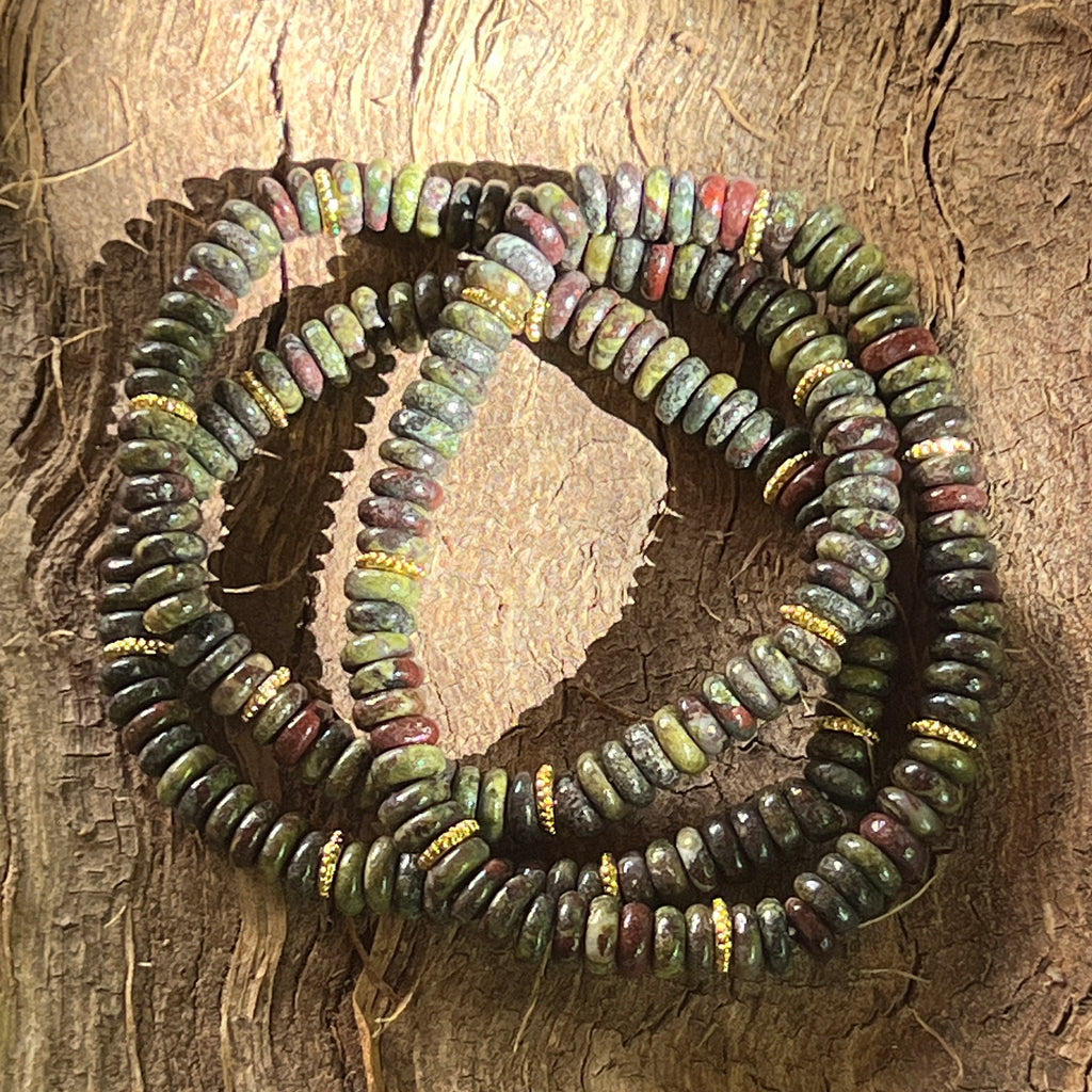 Bratara discuri sangele dragonului si insertii aurii – 6x2 mm, pietre semipretioase - druzy.ro 1 
