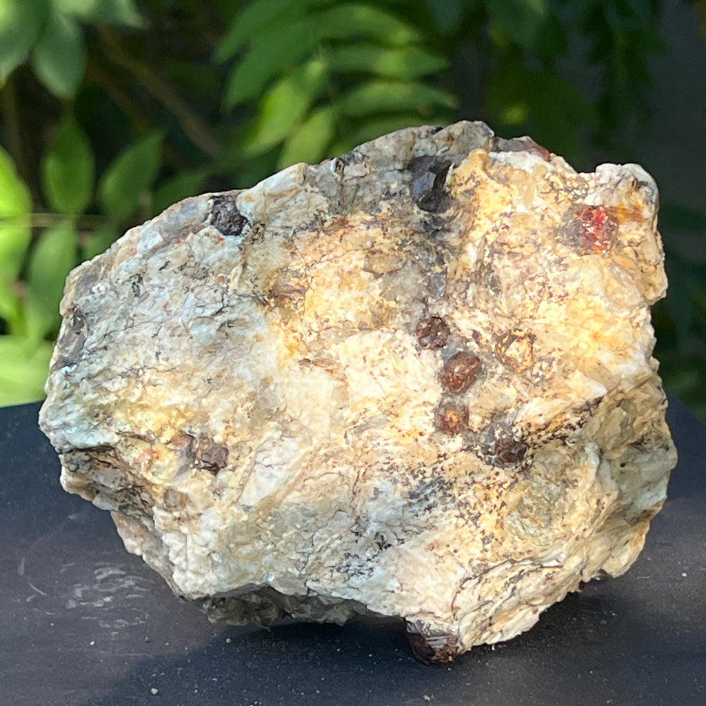 Cluster granat rosu almandin in matrice – specimen brut | Model 1, pietre semipretioase - druzy.ro 2 