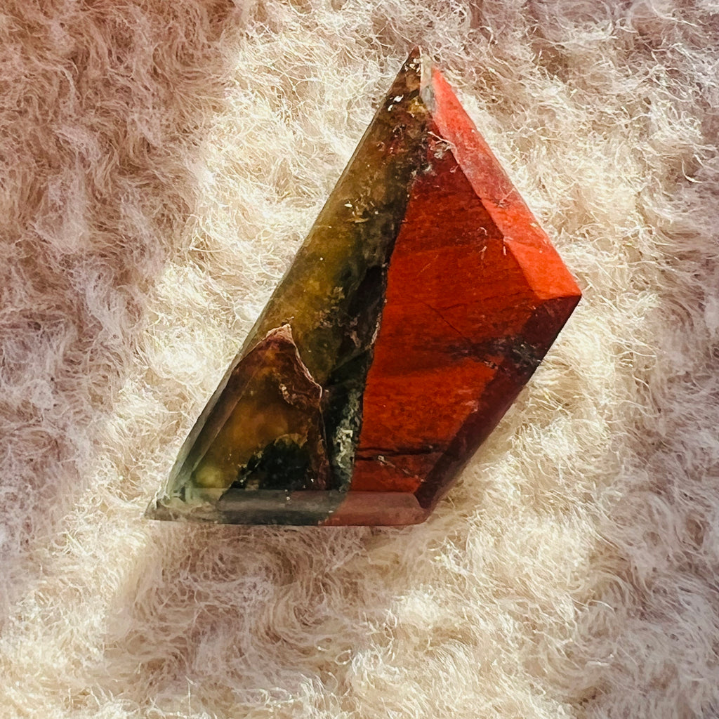 Cabochon jasp piatra sangelui/seftonit m3, druzy.ro, cristale 1
