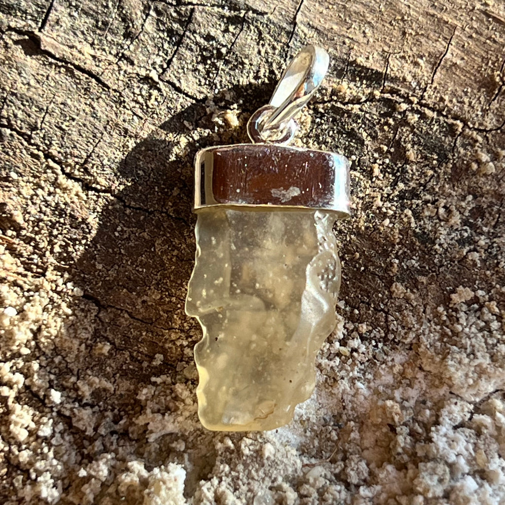 Pandantiv tectita aurie, sticla desertului Libia, meteorit, calitate AAA, model 5, druzy.ro, cristale 1
