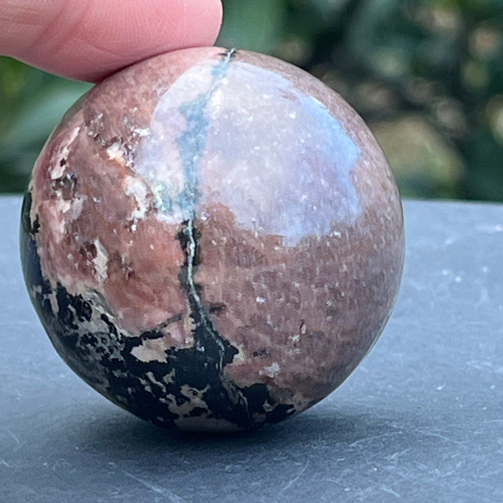 Sfera rodonit Madagascar model 4, pietre semipretioase - druzy.ro 5 