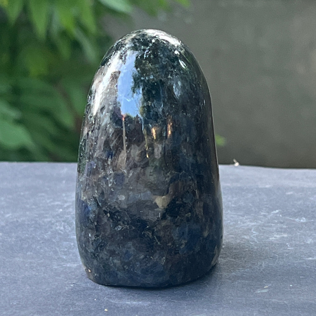 Sculptura structura Iolit (safir de apa) din Madagascar model 1, pietre semipretioase - druzy.ro 2 