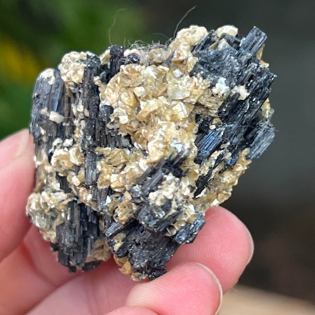 Cluster turmalina neagra cu vermiculita din Erongo m17, pietre semipretioase - druzy.ro 10 