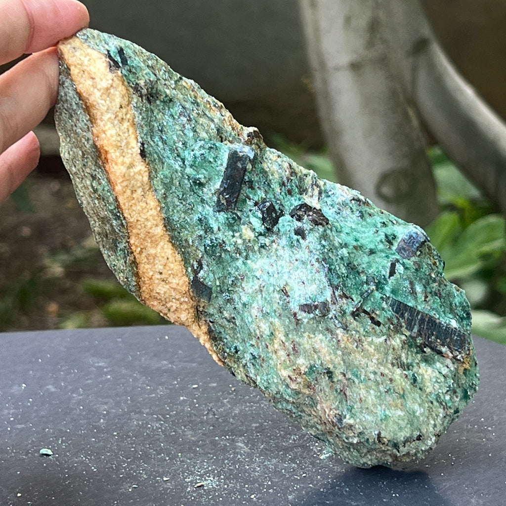 Kianit albastru (cianit) in fucsit piatra bruta | Model 16, pietre semipretioase - druzy.ro 1 