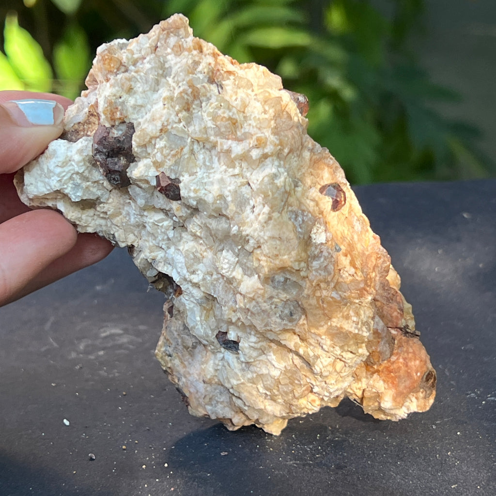 Cluster granat rosu almandin in matrice – specimen brut | Model 4, pietre semipretioase - druzy.ro 4 