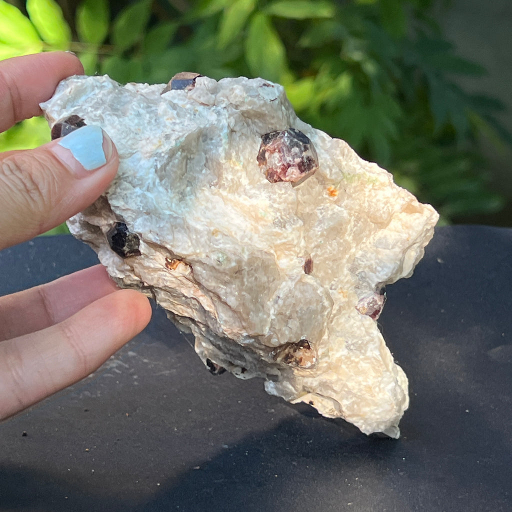 Cluster granat rosu almandin in matrice – specimen brut | Model 2, pietre semipretioase - druzy.ro 5 
