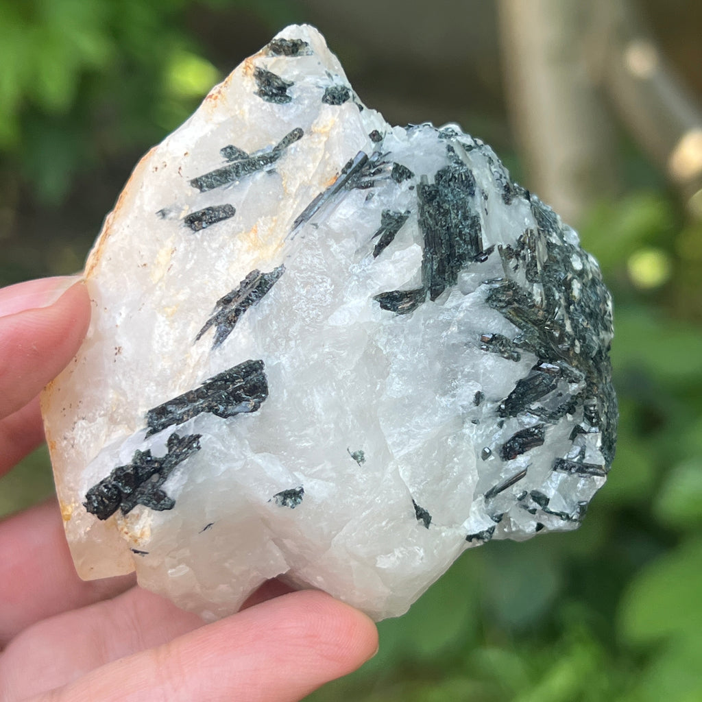 Turmalină neagră cu piatra lunii | Model 8, pietre semipretioase - druzy.ro 1 