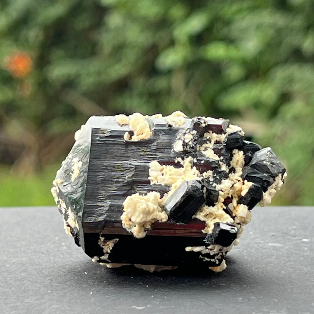 Turmalina neagra bruta m3, druzy.ro, cristale 1