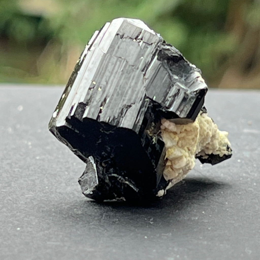 Turmalina neagra bruta m8, druzy.ro, cristale 1