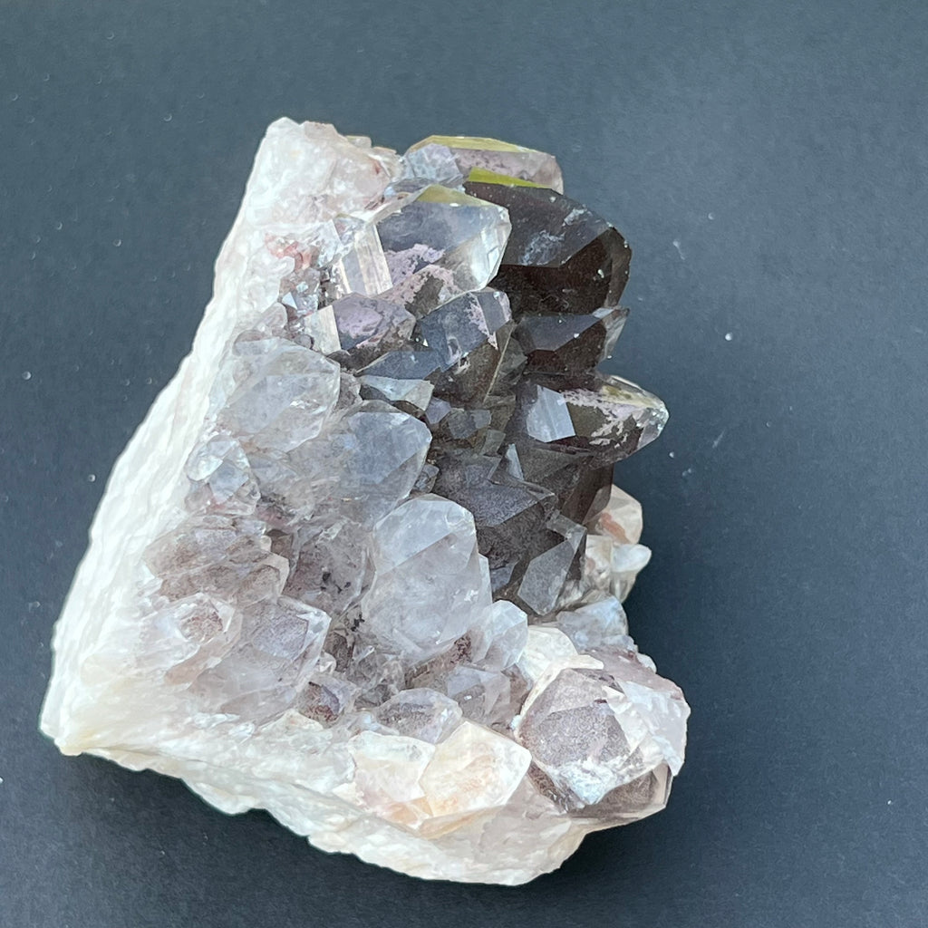 Cluster cuart rosu hematoid m3, druzy.ro, cristale 2