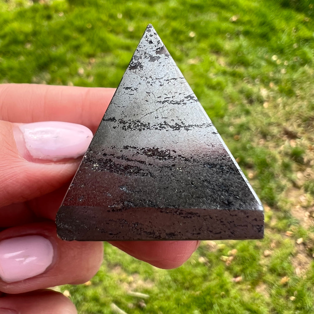 Piramida hematit mini, druzy.ro, cristale 1