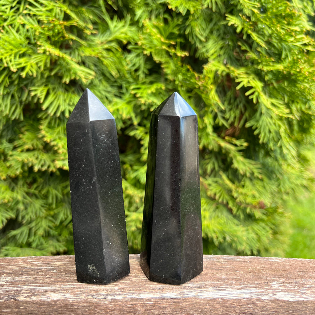 Obelisc/turn bazalt m1 10.5 cm * 3 cm, druzy.ro, cristale 2