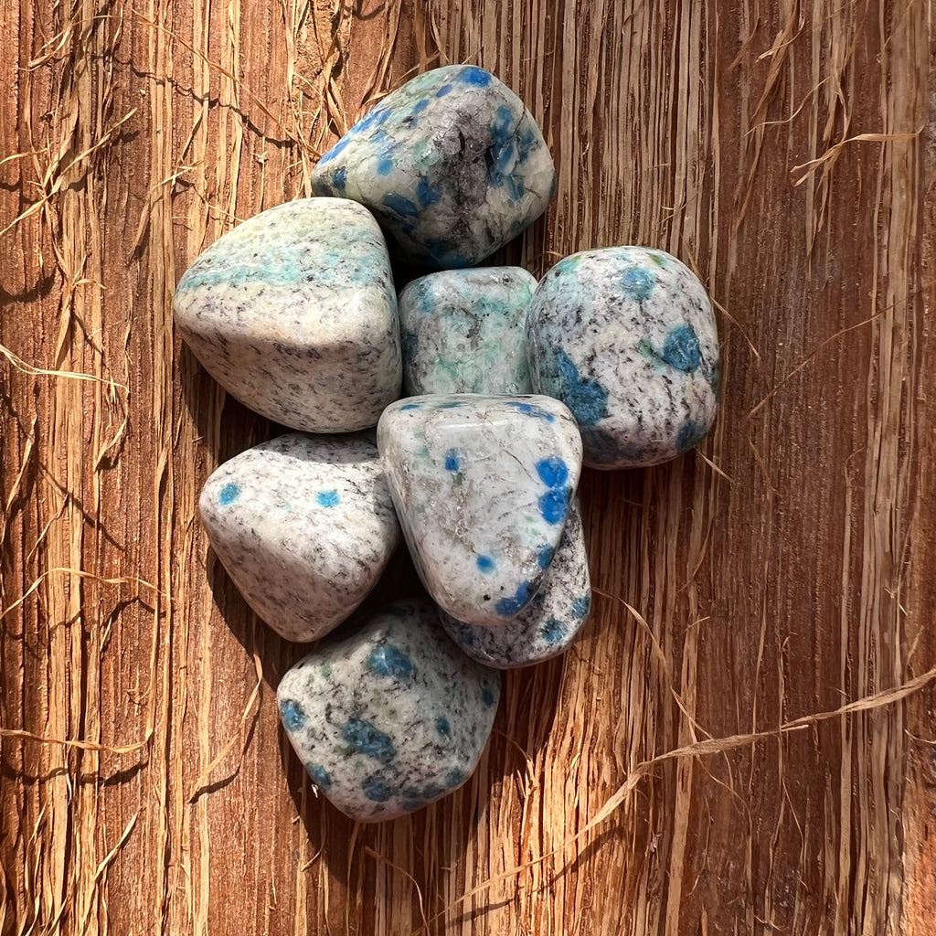 Piatra rulata  K2 Granit cu azurit 3.5 -4.5 cm, druzy.ro, cristale 4