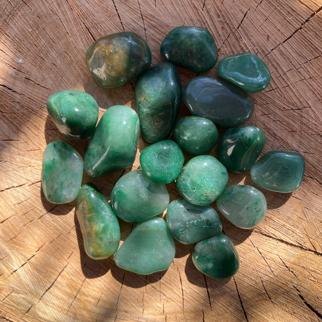 Calcedonie verde (mtrolit) piatra rulata mini, druzy.ro, cristale 7