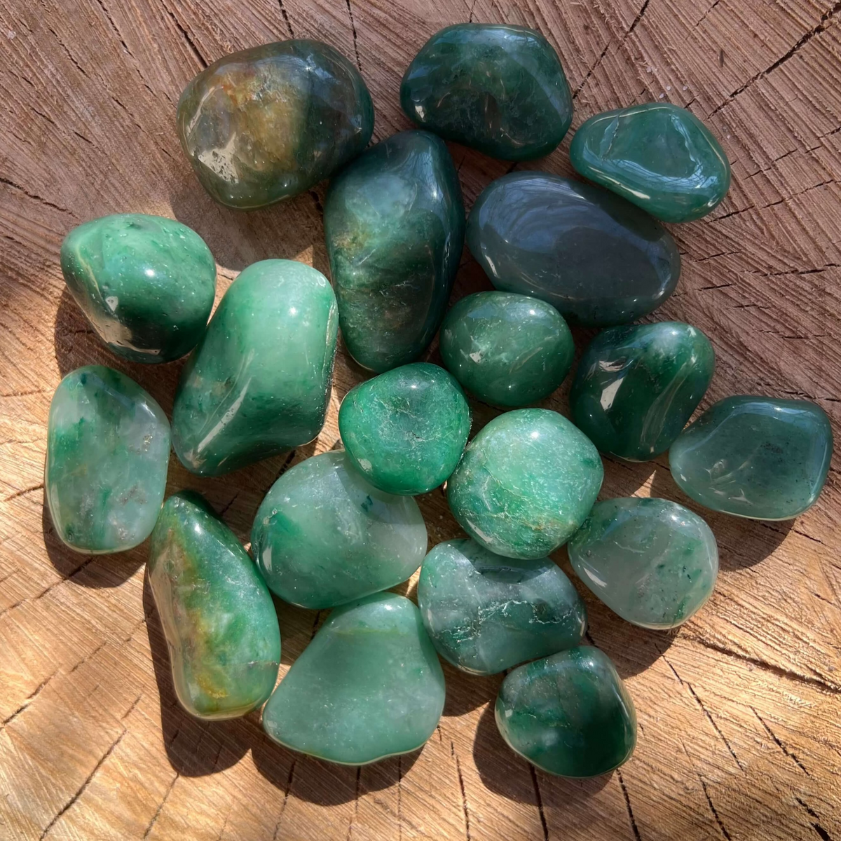 Calcedonie verde (mtrolit) piatra rulata mini – DRUZY